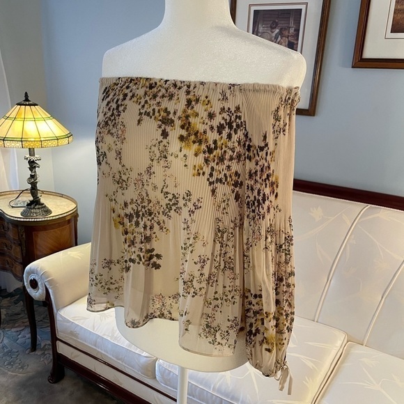 Wilfred | Long Sleeve Ribbed Floral Pattern Off The Shoulder Top - Picture 7 of 10